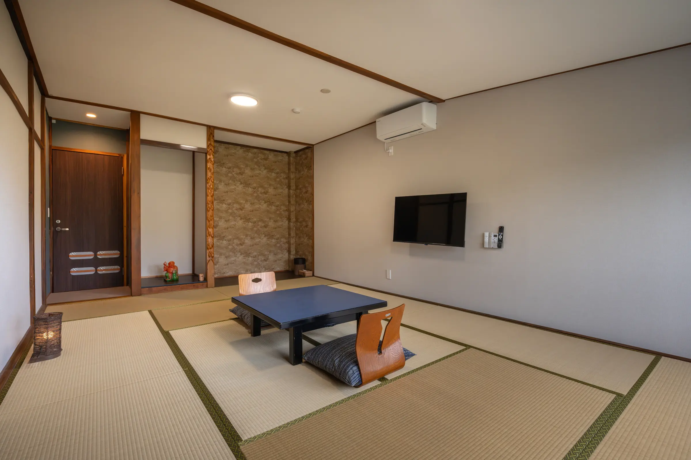 畳でくつろぐお部屋